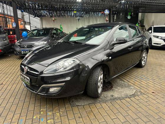 FIAT BRAVO 1.8 BLACKMOTION 16V FLEX 4P AUTOMATIZADO FIAT BRAVO 1.8 BLACKMOTION 16V FLEX 4P AUTOMATIZADO